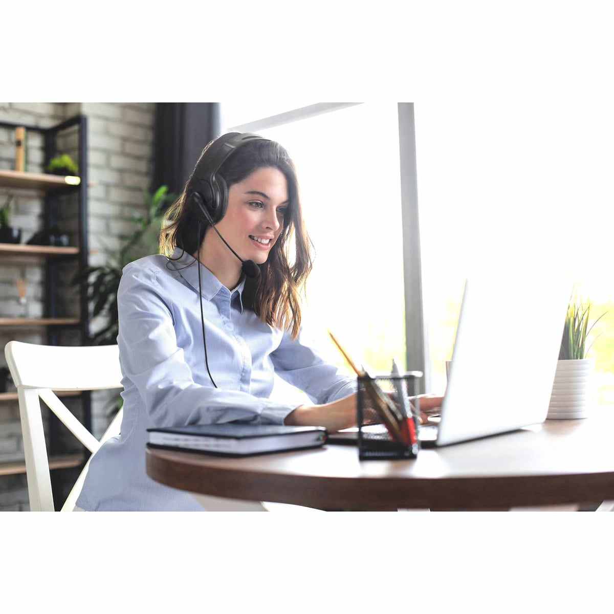 Audífono monoaural USB con micrófono reversible Image 9