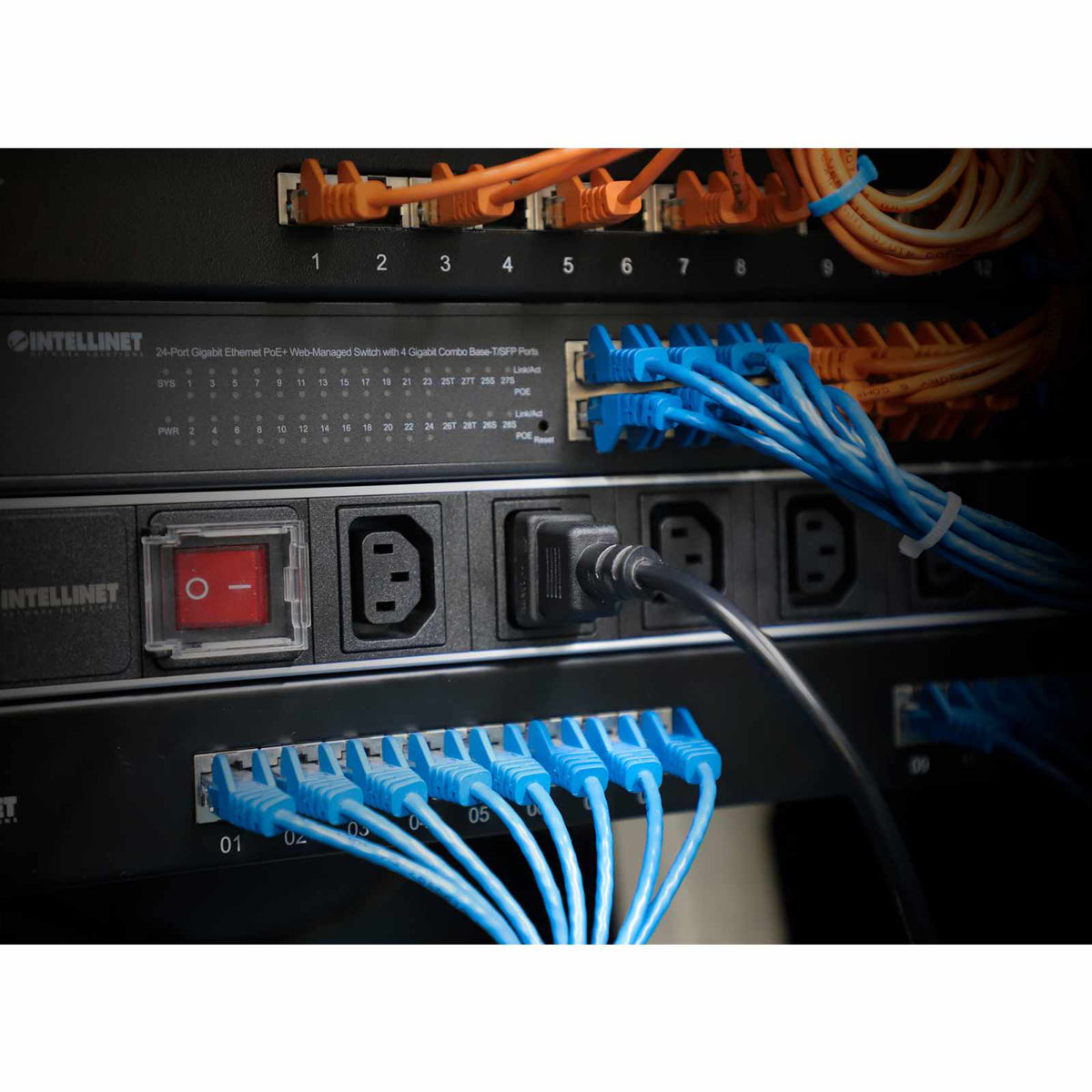 Cable de alimentación divisor en Y, un conector C14 a 2 x C13, 1.8 m Image 6